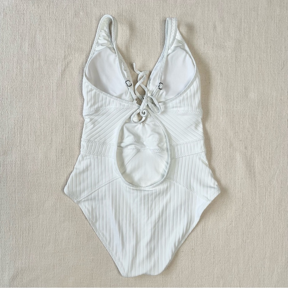 Becca One Piece Plunge White Large Gem